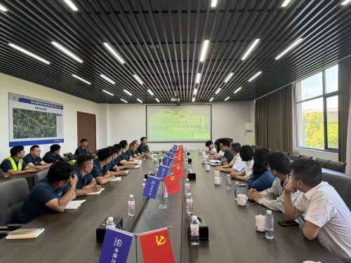 法治宣傳進(jìn)工地，普法教育潤(rùn)人心